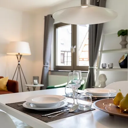 Champagne Apartment *