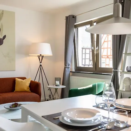 Champagne Apartment *