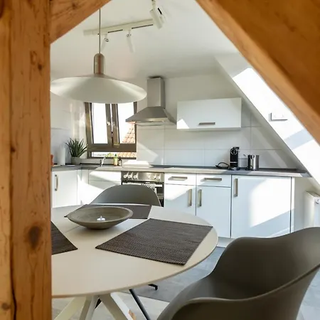 Champagne Apartment *