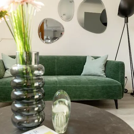 Champagne Apartment *