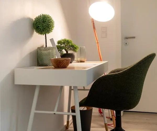 Champagne نيوينشتاتدت ام كوشر